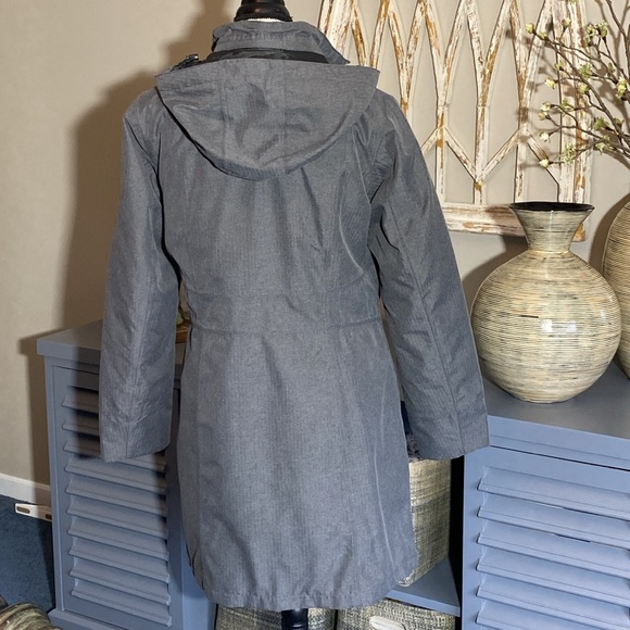 Eddie Bauer Girl on the Go trench coat - Picture 3 of 9